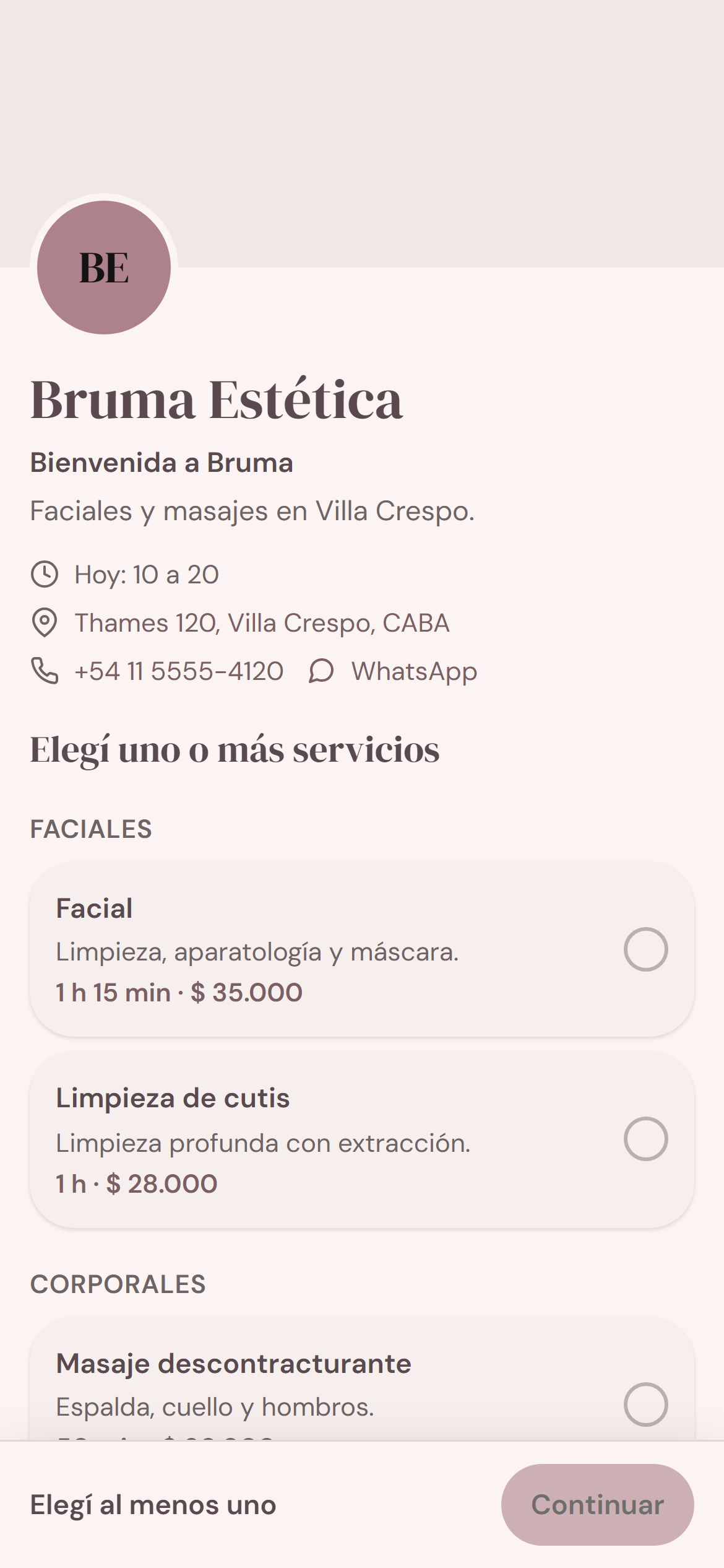 El mismo sitio con la marca de Bruma Estética, un centro de ejemplo, en rosa claro y otra tipografía.