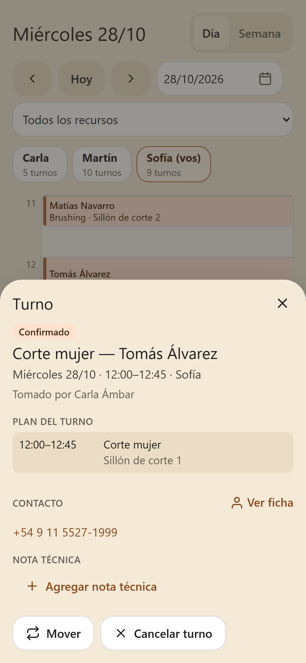 El detalle de un turno en el celular: servicio, horario, sillón, contacto y nota técnica.